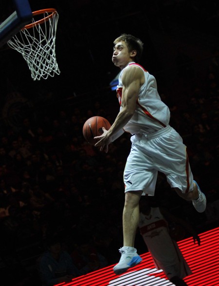 莫雷诺：第一天到米兰我还穿着卡通内裤，结果队友们都穿名牌