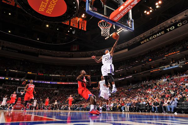 内蒙古多地滑雪场“开板”迎客，冬季旅游迅速升温