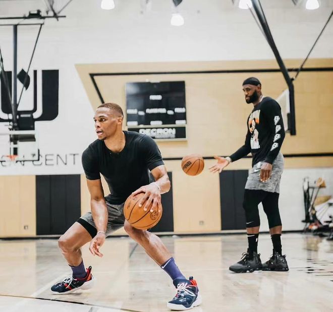 齐沃：种种困难让我们在赢球后更高兴；今天的劳塔罗值得拥抱