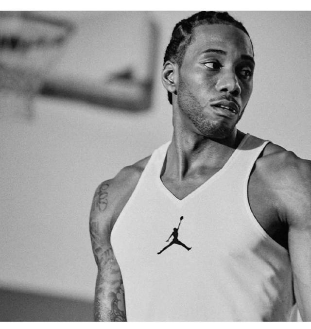 松井稼头央在纽约大都会的首场比赛中击出首打席本垒打，震撼全场