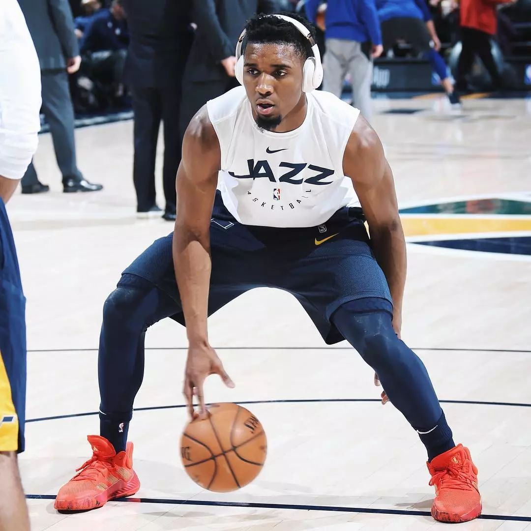 NBA一人一城17+赛季榜单：诺维茨基、科比领衔，库里为唯一现役
